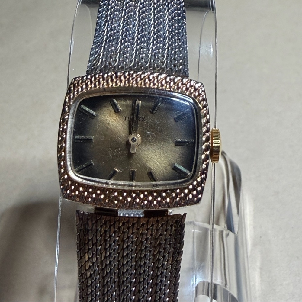 Vintage 1960's Timex Two-Toned Mesh Watch - Picture 3 of 16